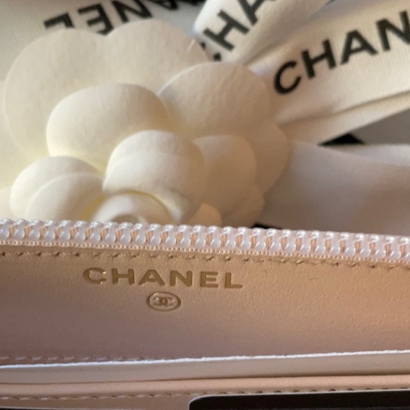 🌹CHANEL ZIP AROUND WALLET 🌹 - Picture 14 of 16
